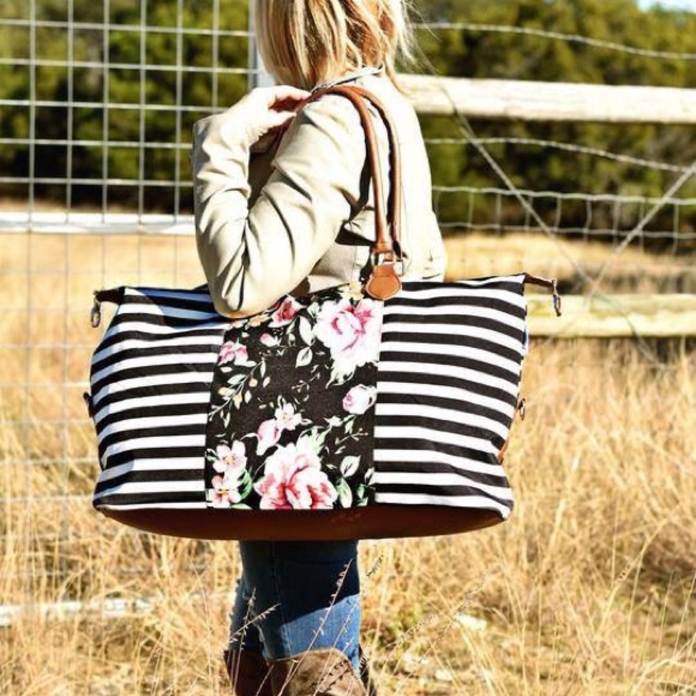 🔥 Limited! NWT Stripes with Floral Weekender Tote - Picture 2 of 7